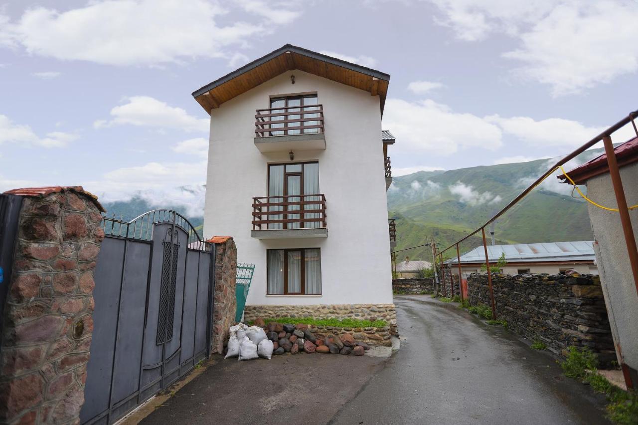 Sno Inn Kazbegi Exterior foto